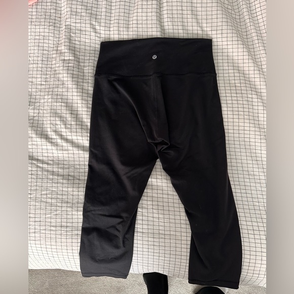 Black Cropped Lululemon Wunder Under Pant - Picture 2 of 8